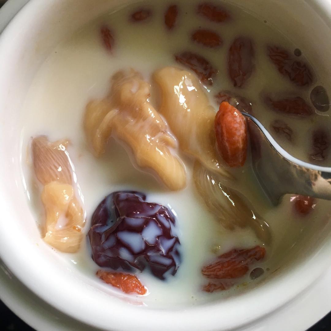 cl_99做的鲜奶炖花胶