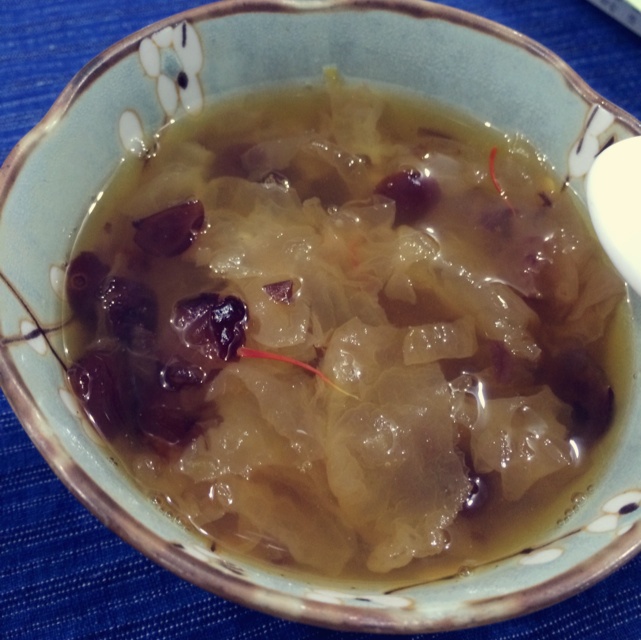 蔓越莓桃胶银耳羹