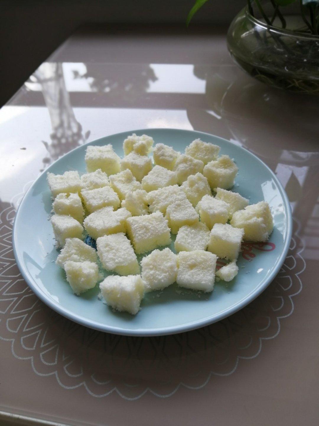 夏日消暑小甜品，椰香奶糕