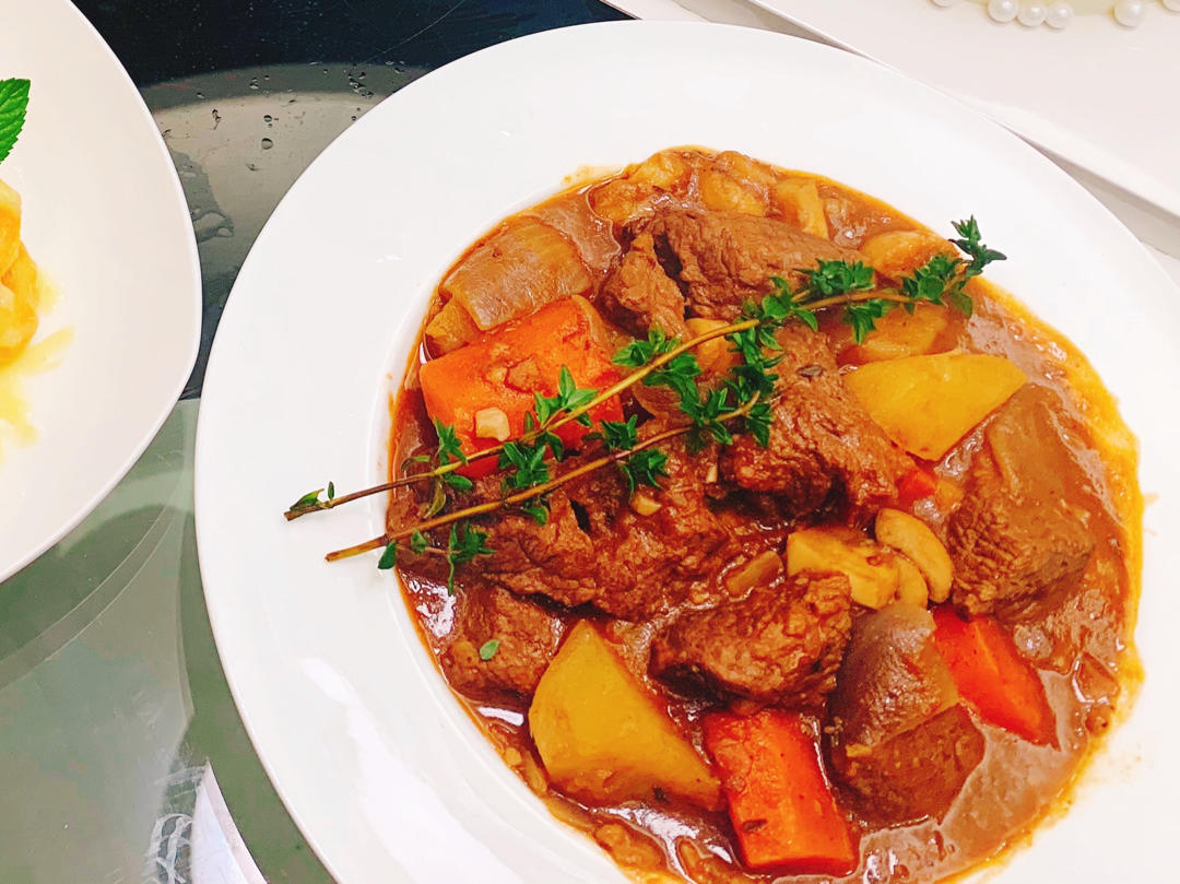 超详细步骤图文｜冬日必做「勃艮第红酒炖牛肉（Boeuf Bourguignon)」