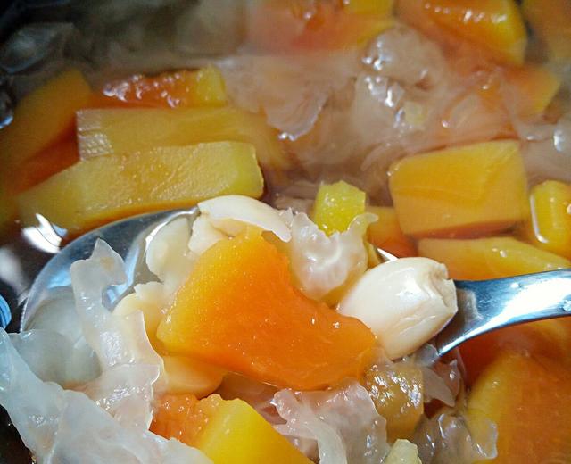 冰糖莲子百合银耳木瓜汤的做法