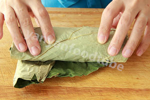 荷香糯米排骨卷 Pork Ribs Wrapped in Water Lily Leaf的做法 步骤10