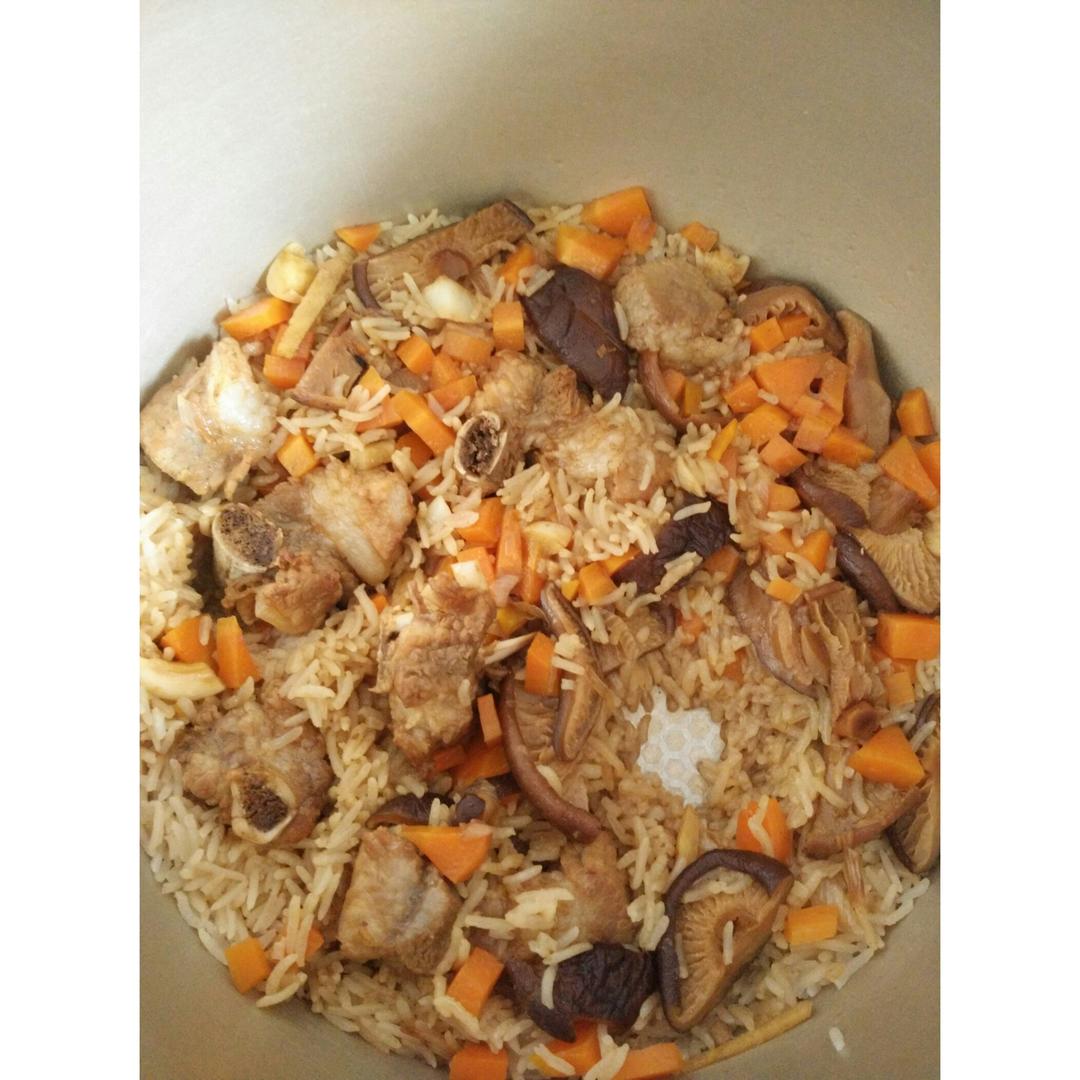 喷香排骨焖饭（爆好吃）