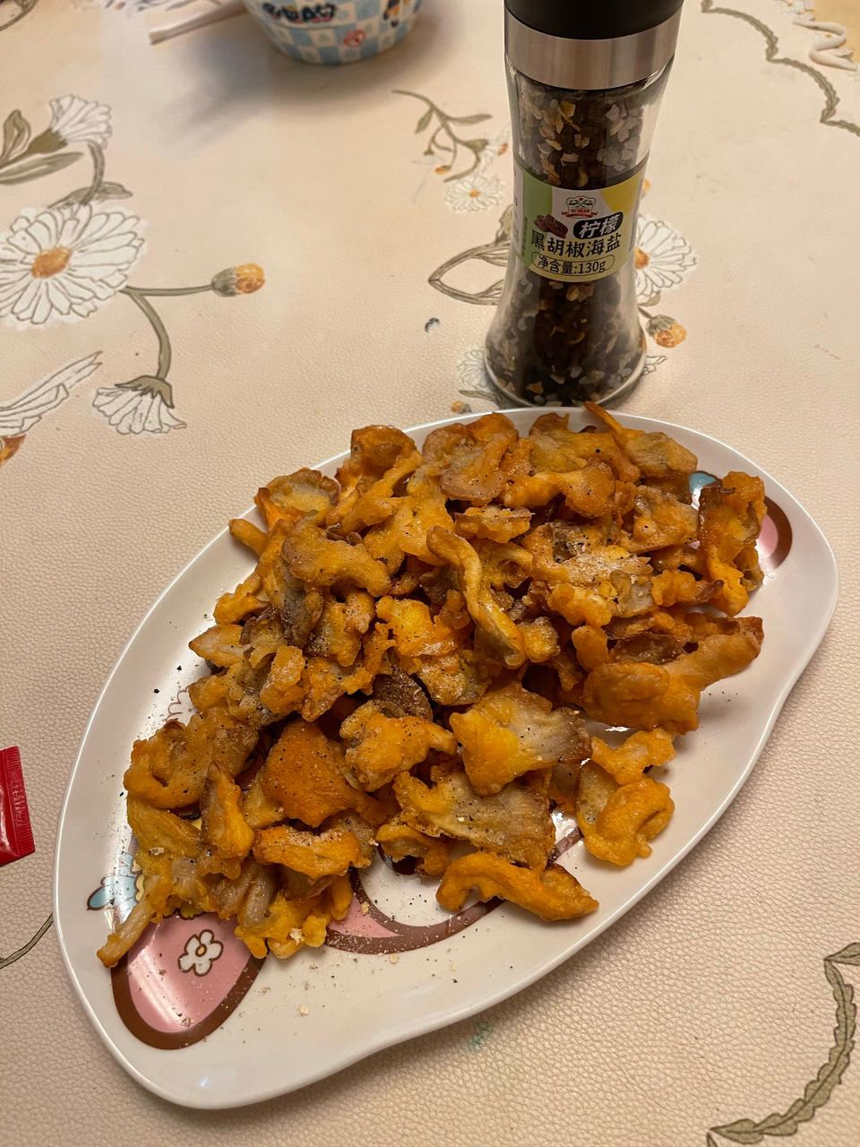 做椒盐蘑菇，直接挂面糊是不对的，大厨教你正确做法，香酥还脆
