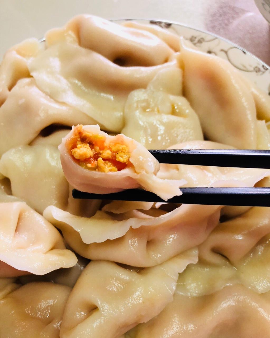 cyy美瞳控做的西红柿鸡蛋饺子