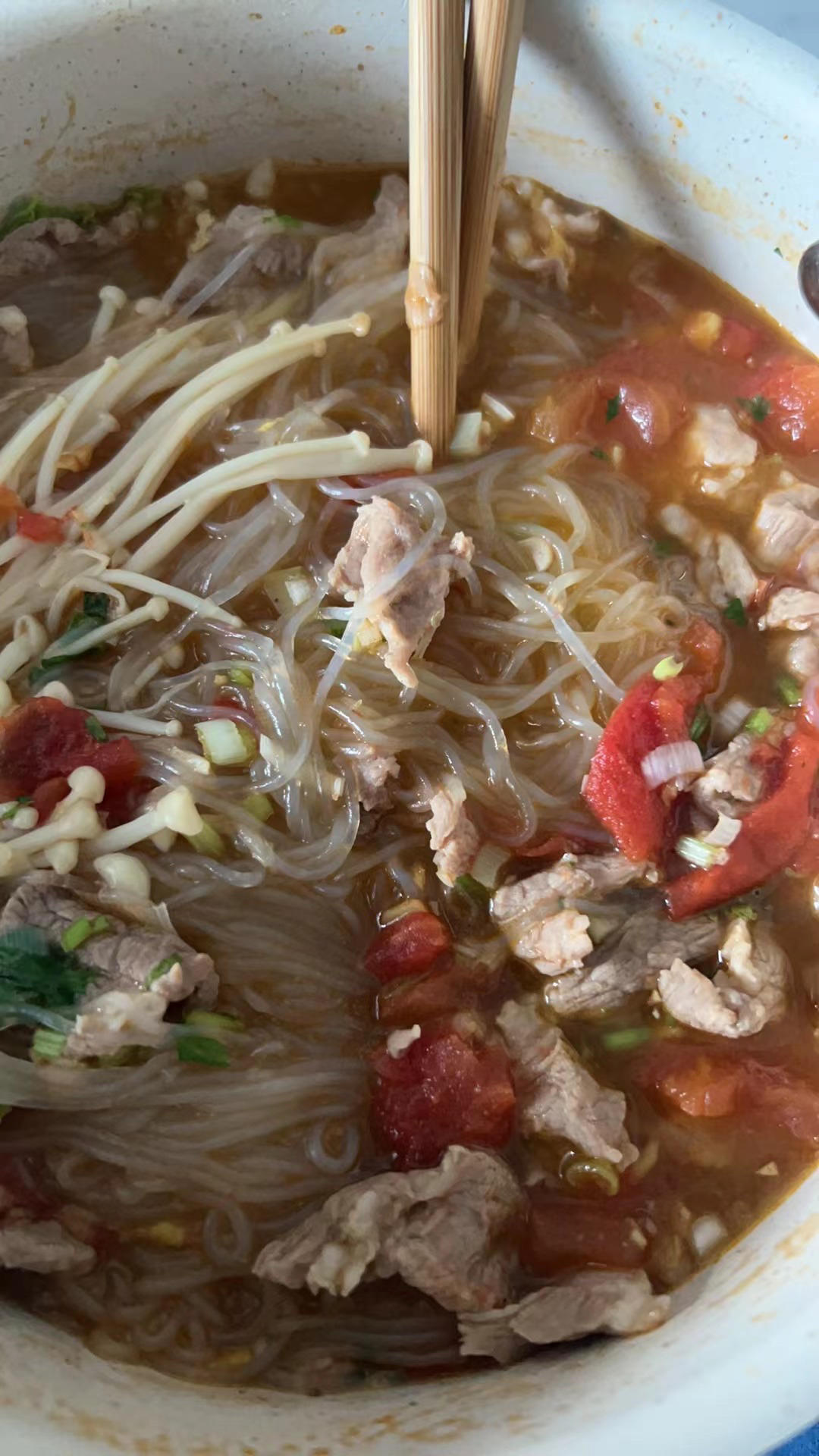 酸爽开胃｜番茄肥牛粉丝煲