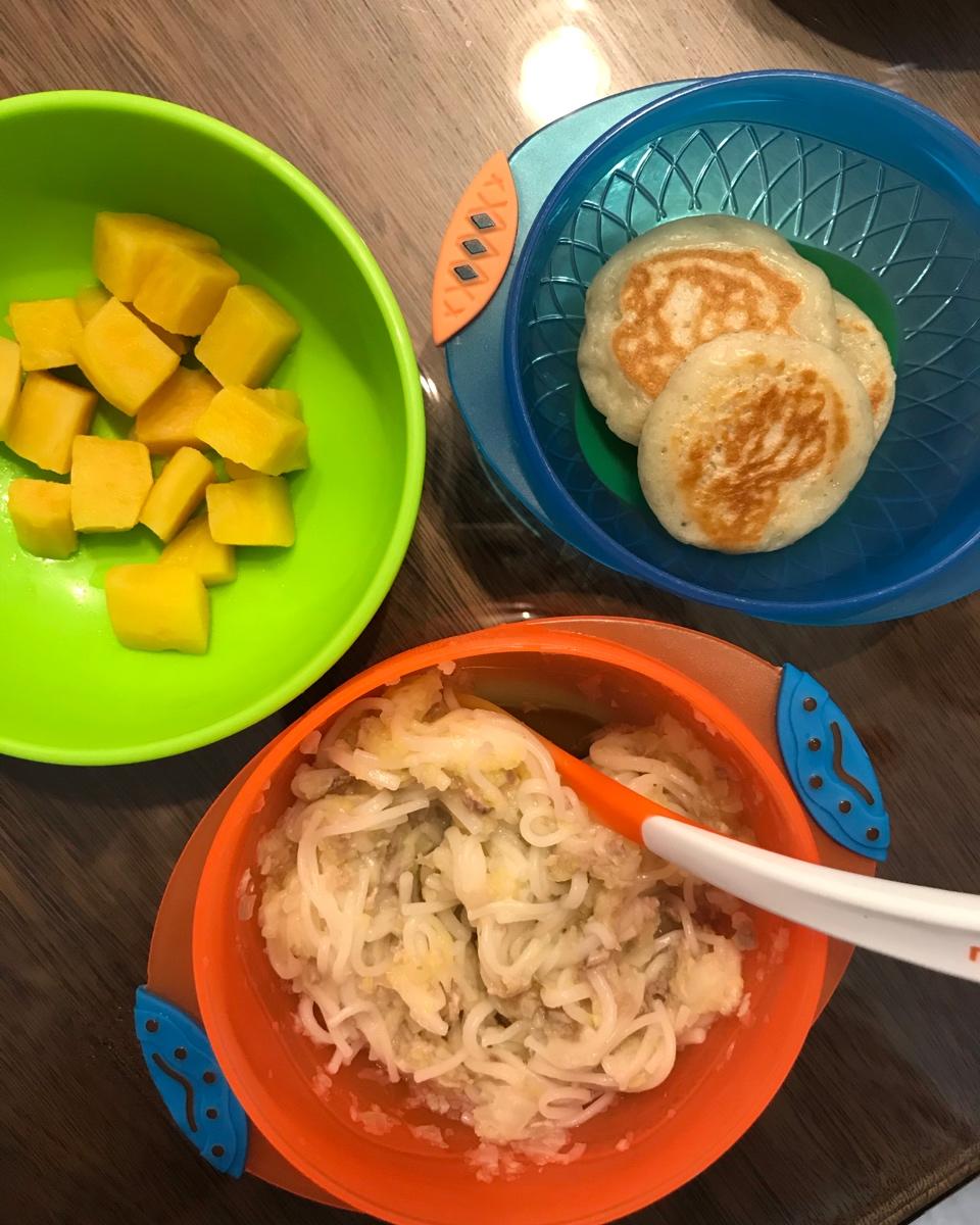 宝宝9个月辅食：奶香香蕉松饼（消耗奶粉）