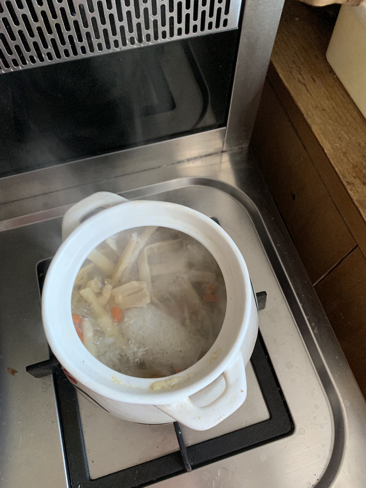 笋干竹荪汤的做法
