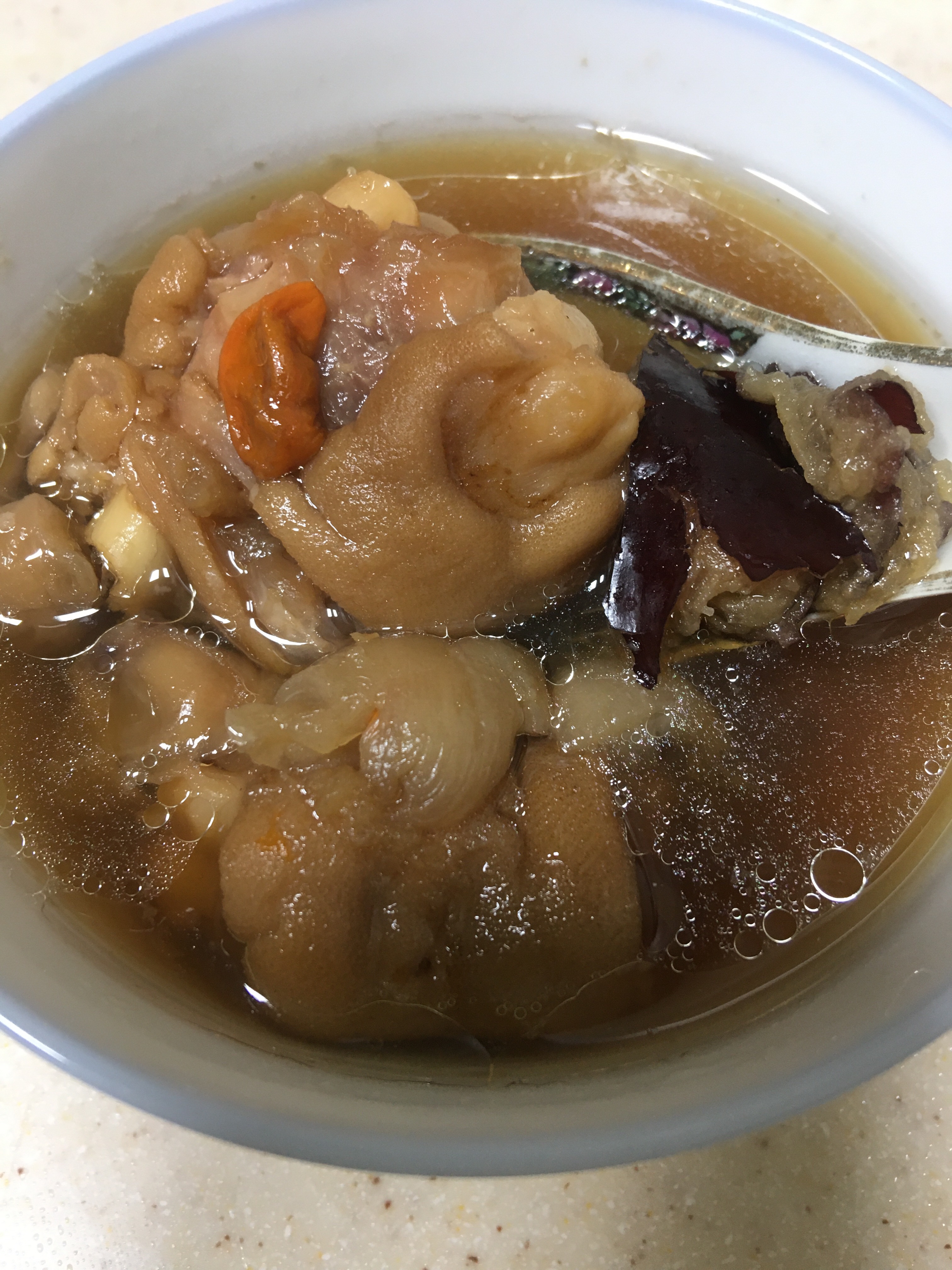 当归红枣桂圆肉枸杞子响螺干蚝豉炖羊蹄汤的做法