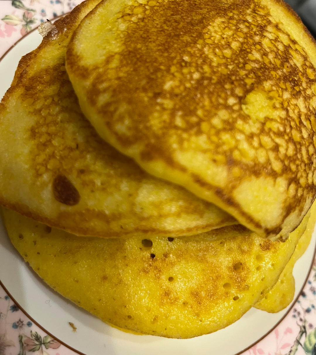 手不沾面做松软的玉米面小饼
