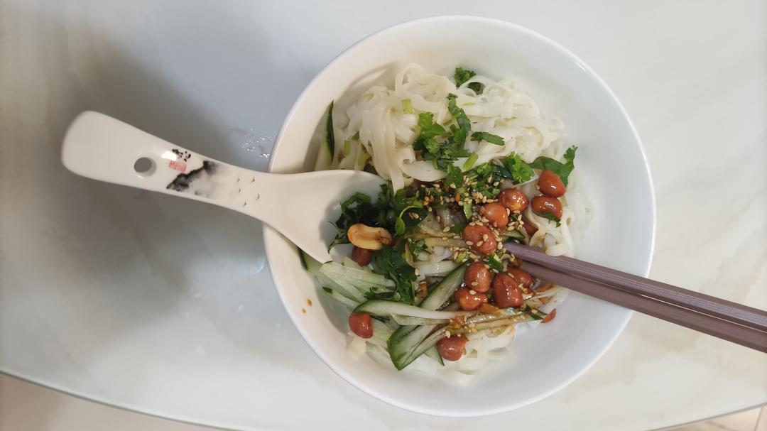 酸辣爽口的凉拌面！保证吃一次就上瘾