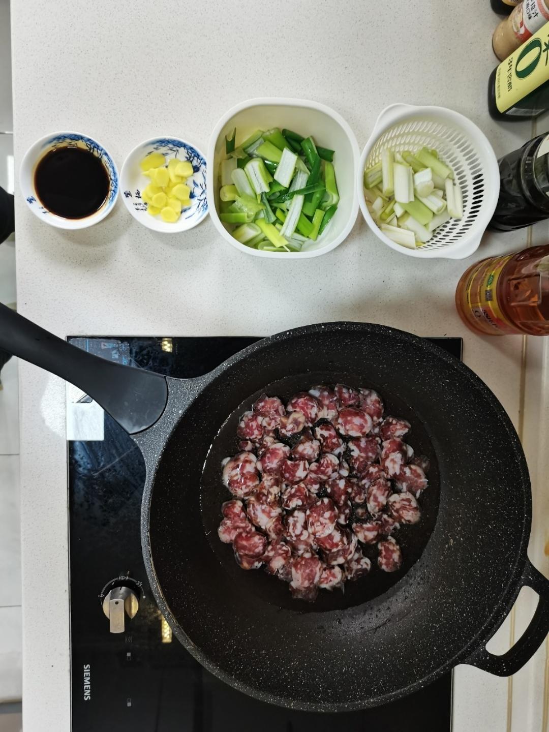 腊肉炒蒜苗