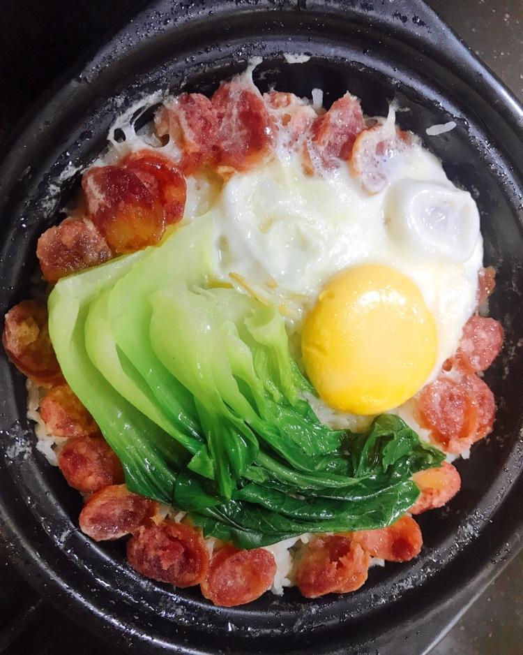 广式腊味煲仔饭