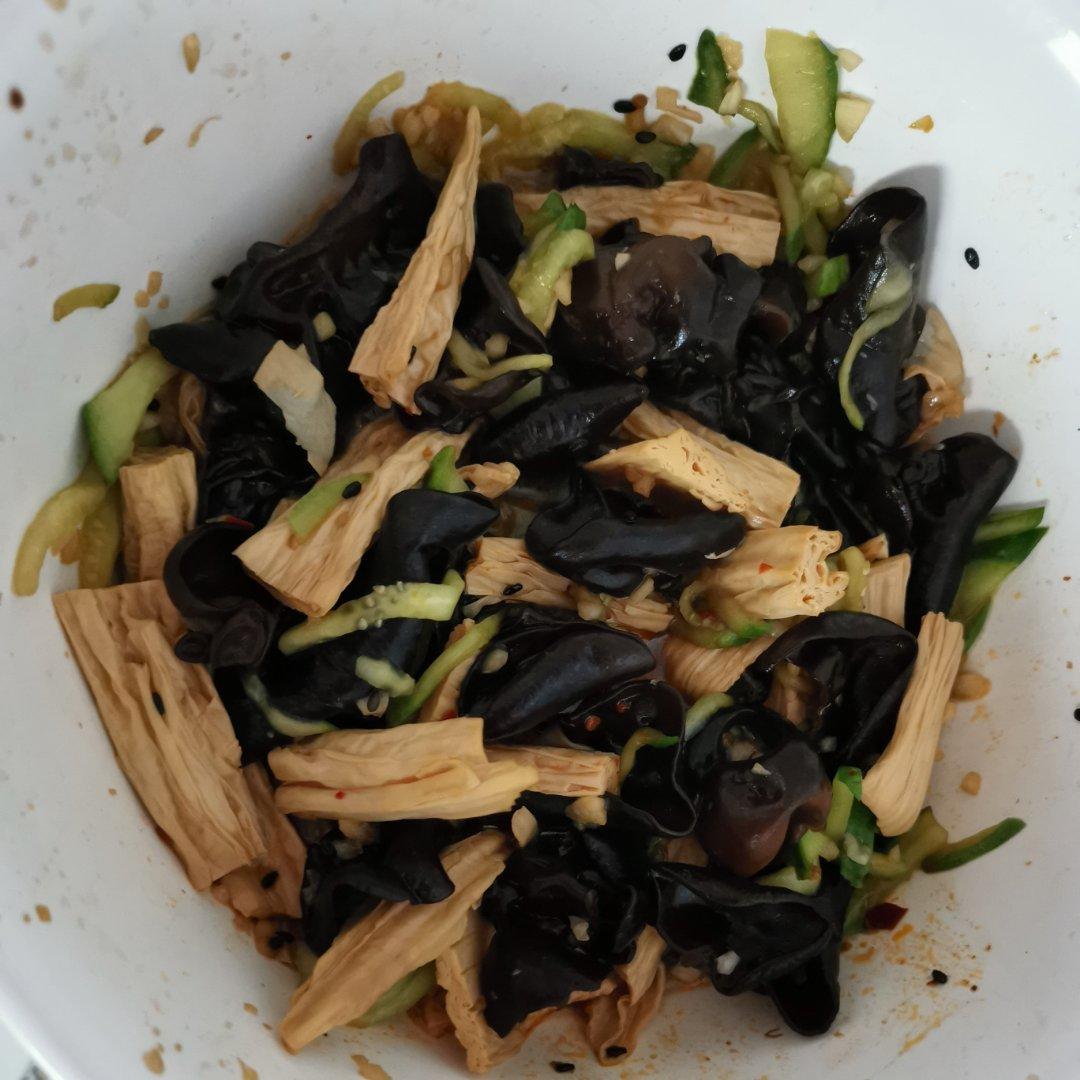 开胃爽口的凉拌腐竹木耳 黄瓜丝简单快手菜夏日凉菜