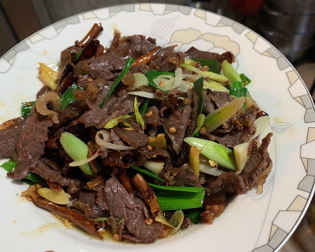 非常好吃😋的蒜苗叶“炒牛干巴”