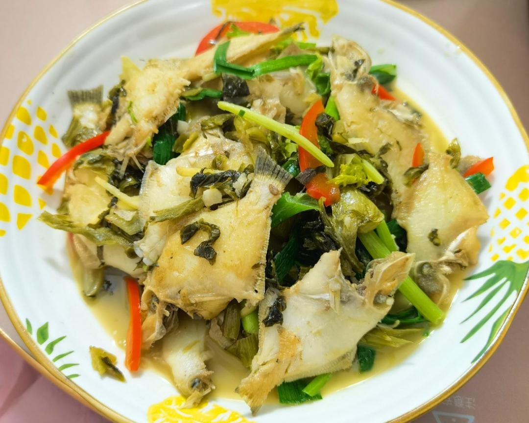 剥皮鱼烧咸菜的做法