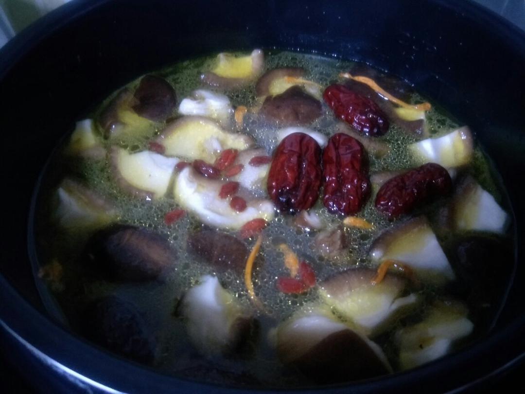 补气血的虫草花炖鸡汤