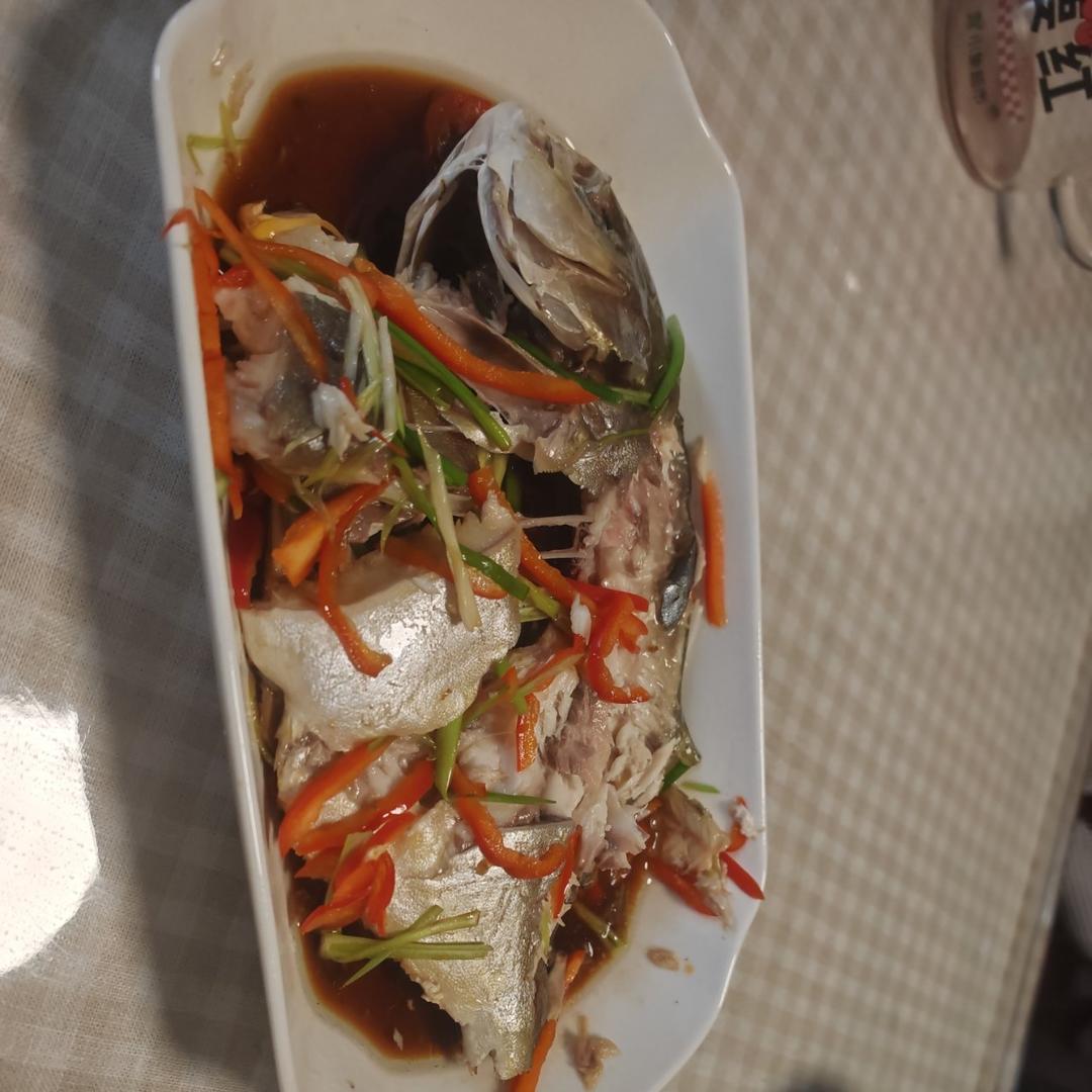 清蒸金鲳鱼，简单易做，年夜饭必备的一道菜，年年有余！