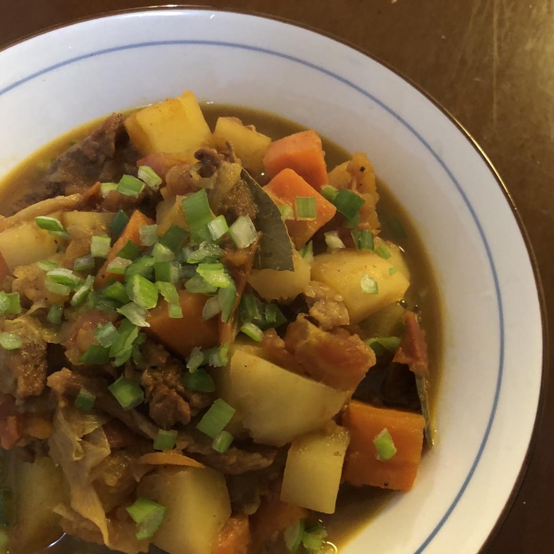 西红柿土豆烧牛腩（电饭锅快手版）