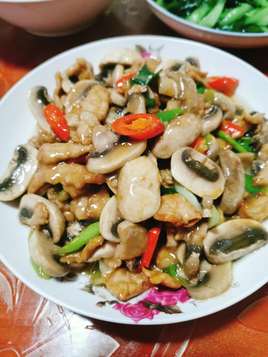 口蘑炒肉，下饭超无敌