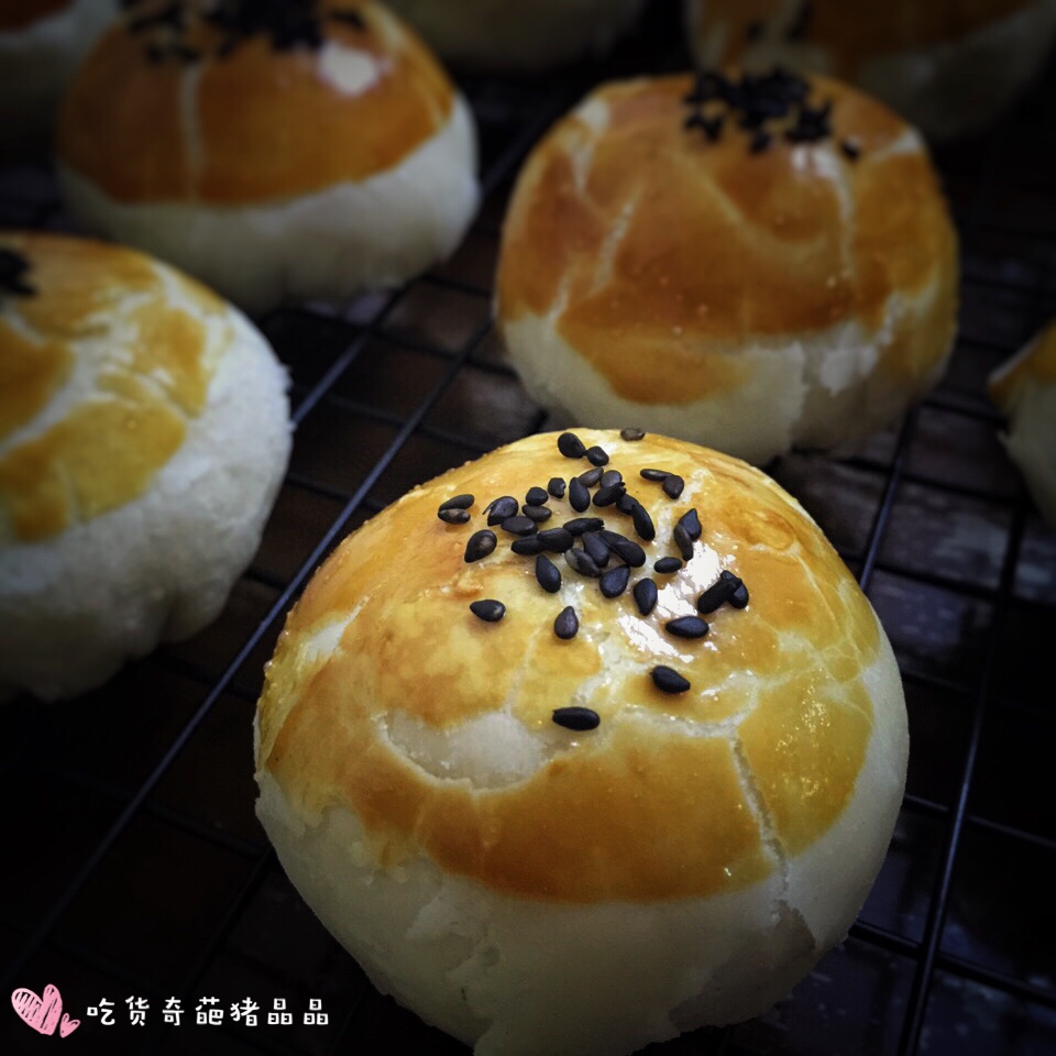 莲蓉蛋黄酥
