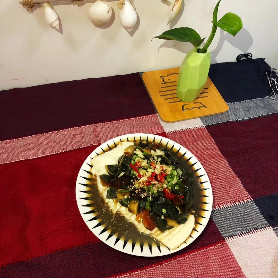 凉拌皮蛋豆腐