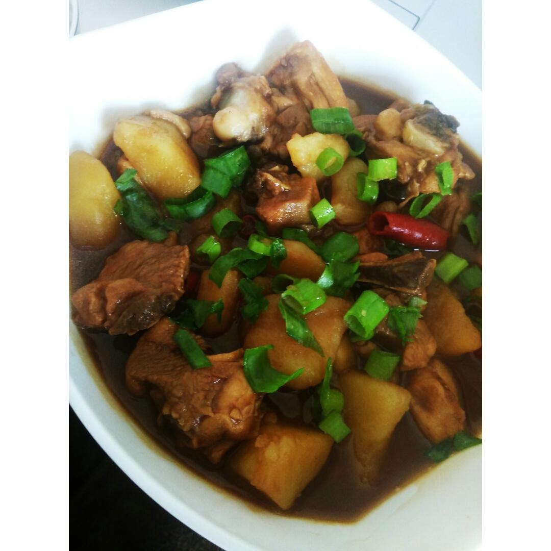 土豆炖鸡块