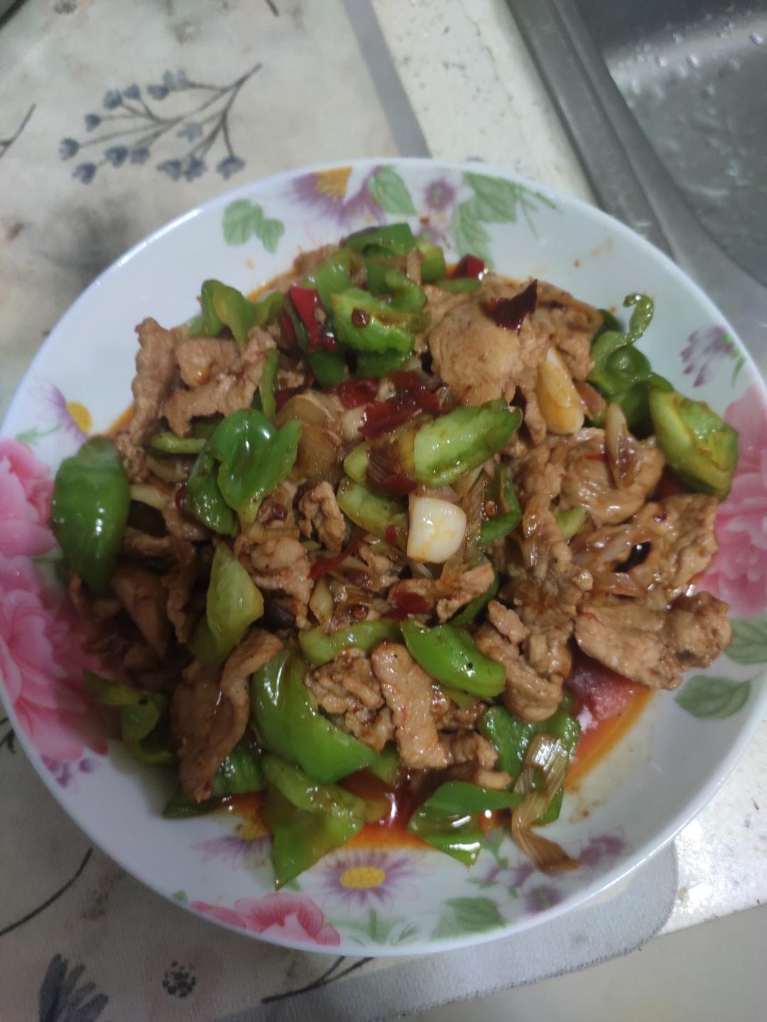 超级下饭米饭扒光光——葱爆五花肉片