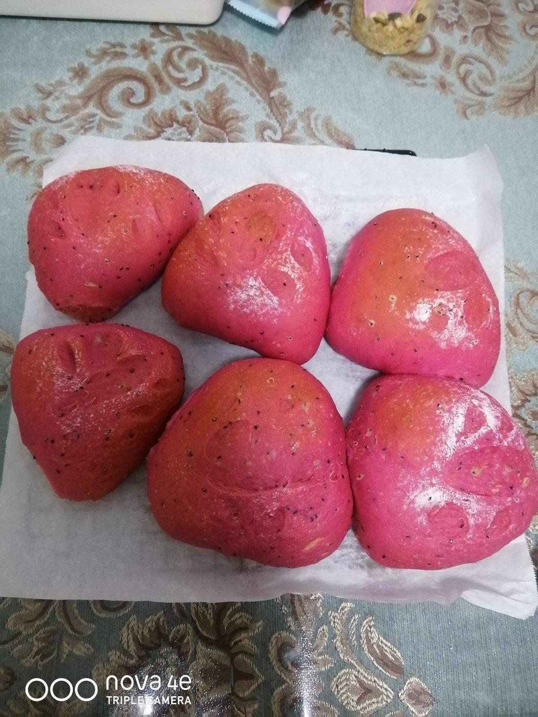 火龙果软欧包，粉嘟嘟～