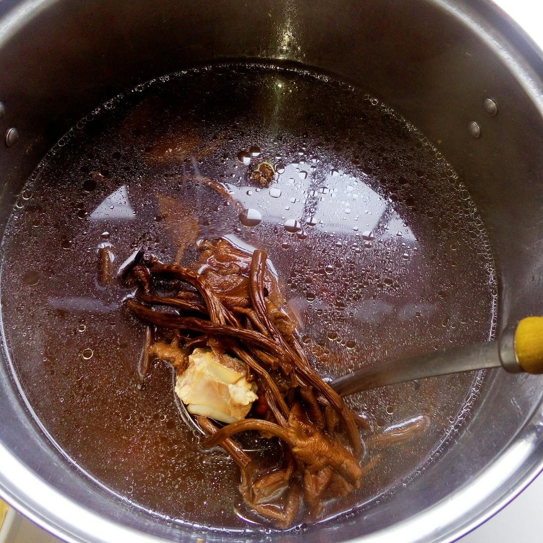 茶树菇排骨汤