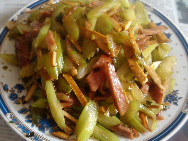 哈红肠西芹炒豆干