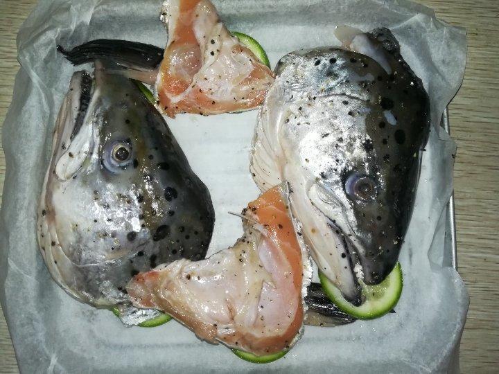 不输日料店的烤三文鱼头