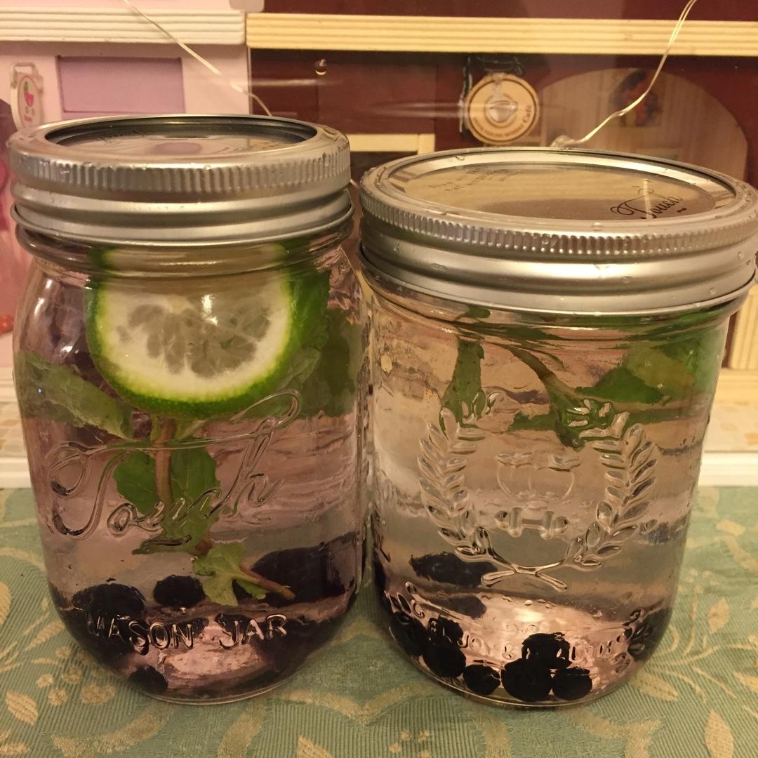 detox water 自制排毒养颜水 健康饮料 果蔬泡汁