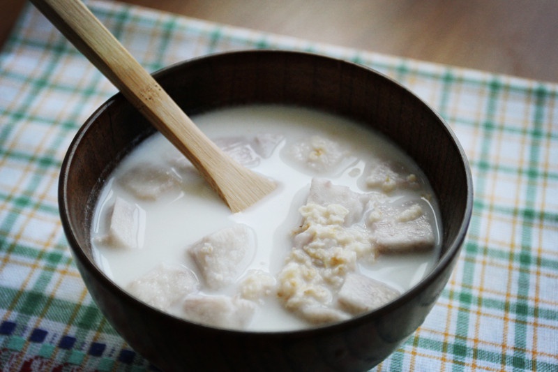 食脸兽次麻做的芋头牛奶燕麦