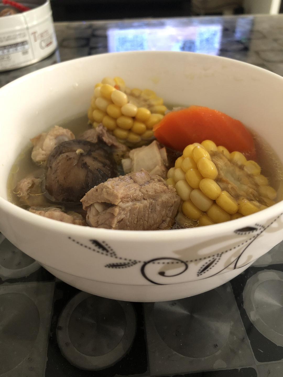 香甜玉米排骨汤的做法