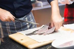 马来西亚鱼头米粉的做法 步骤1