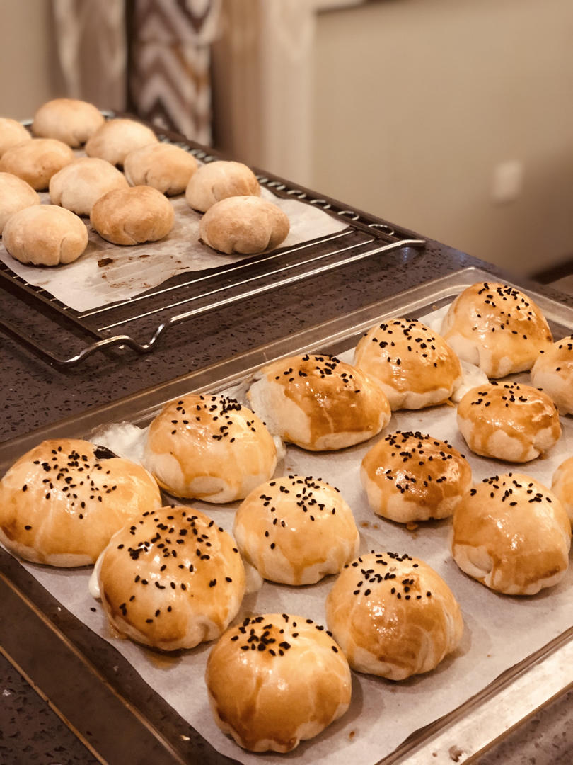 排四个小时队也买不到的鲜肉月饼，秘诀是放麻油！