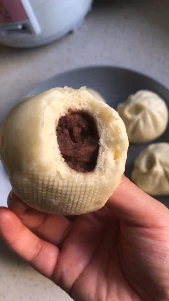 暄软可口的豆沙包