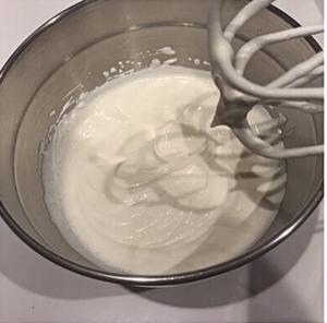 蛋糕抹面技巧（附淡奶油打发小贴士）的做法 步骤2
