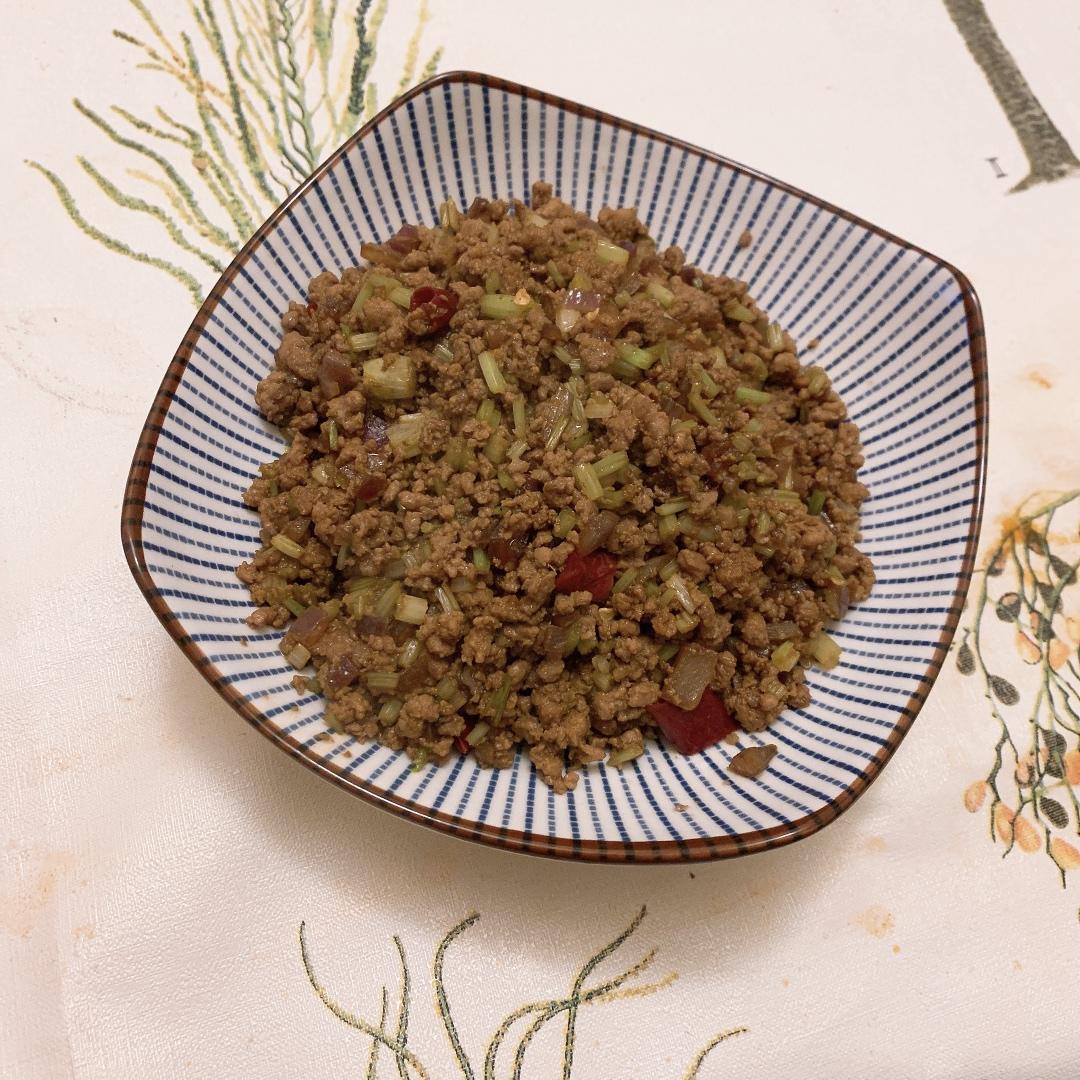 牛肉炒芹菜末