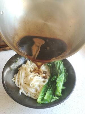 【朴素秋日】葱油酸汤面的做法 步骤10