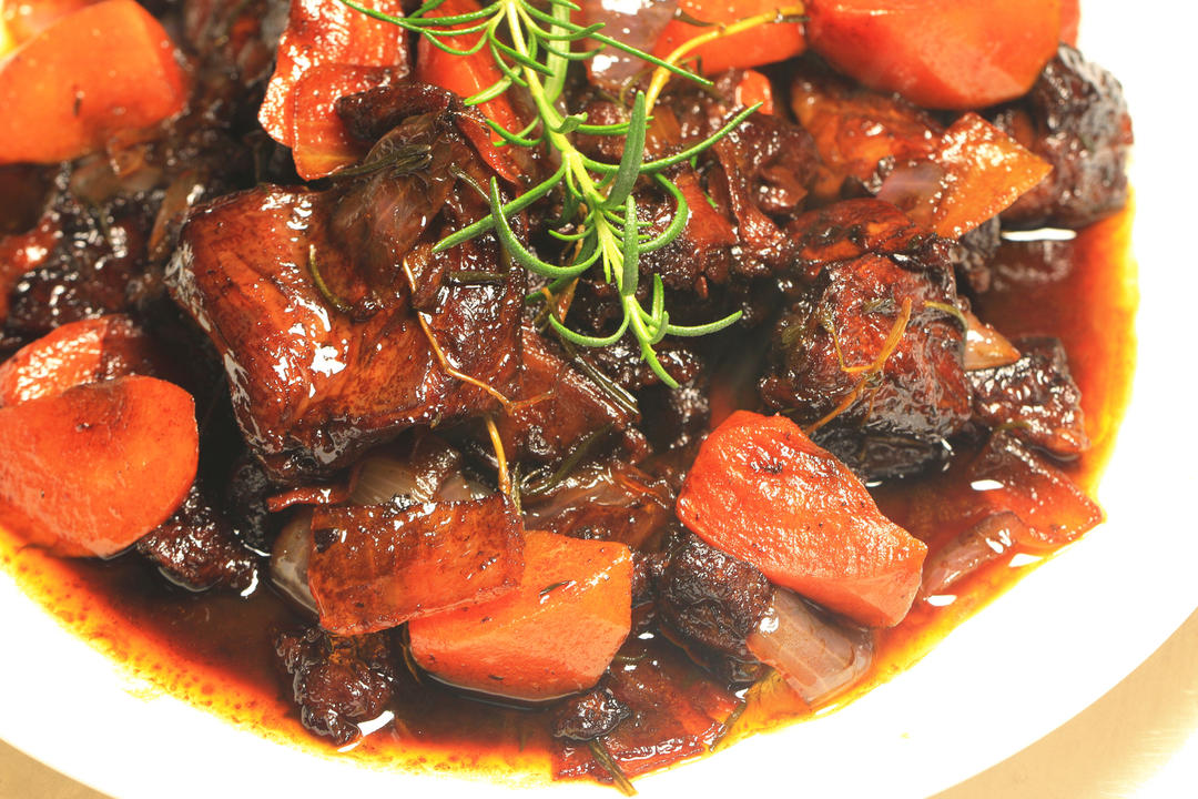 迷迭香红酒炖小羊肉