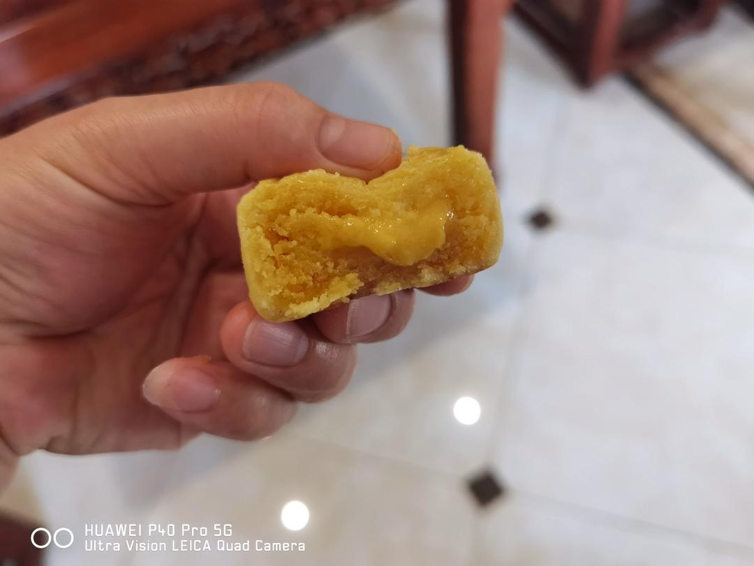 💃奶黄流心月饼——这是可以让你坐稳朋友圈厨霸位置的月饼🥮，没人点赞算我输👎