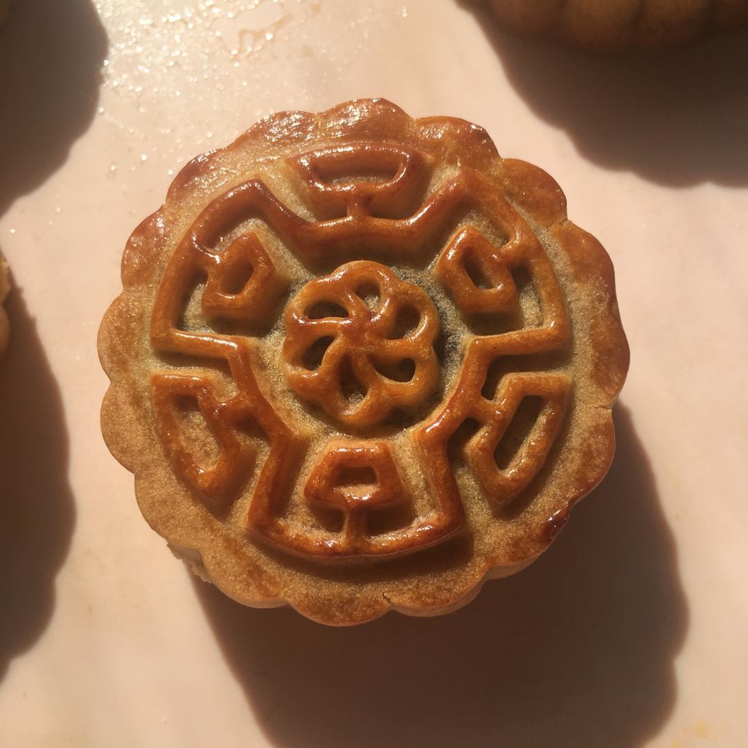 广式月饼－－蛋黄豆沙月饼