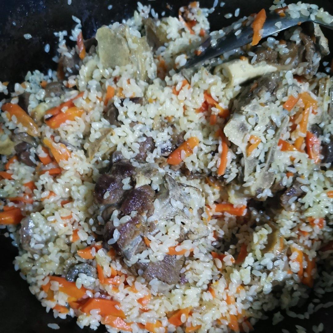 新疆羊排抓饭