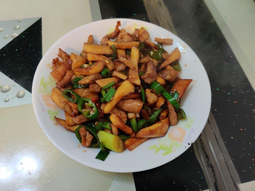 超好吃的杏鲍菇炒肉