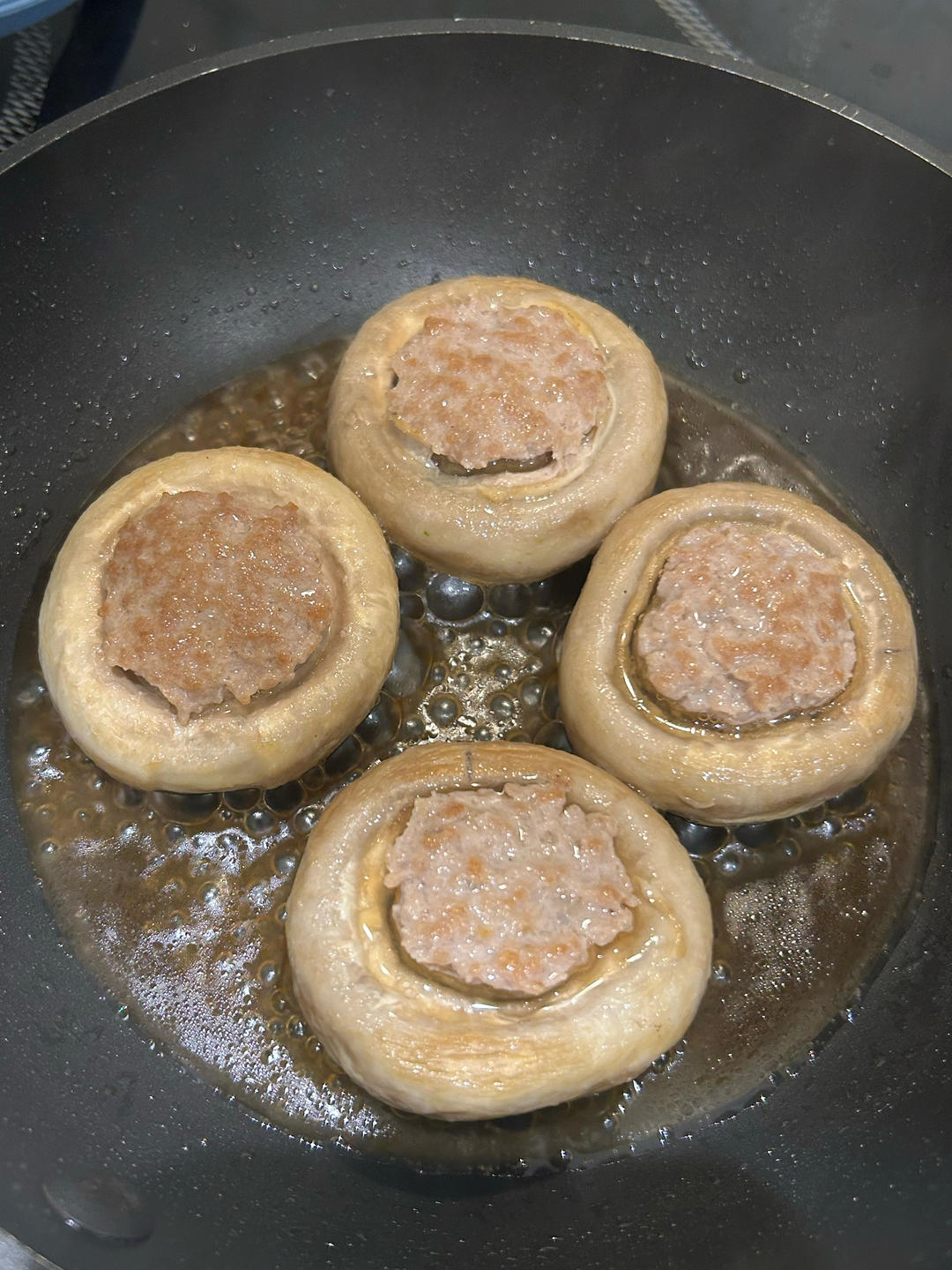 不会剩下一滴汤汁的口蘑酿肉