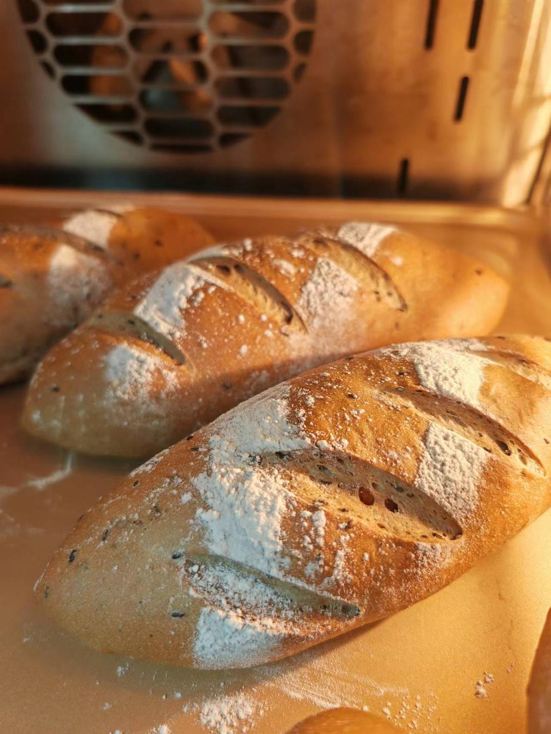 黑芝麻红豆肉松软欧