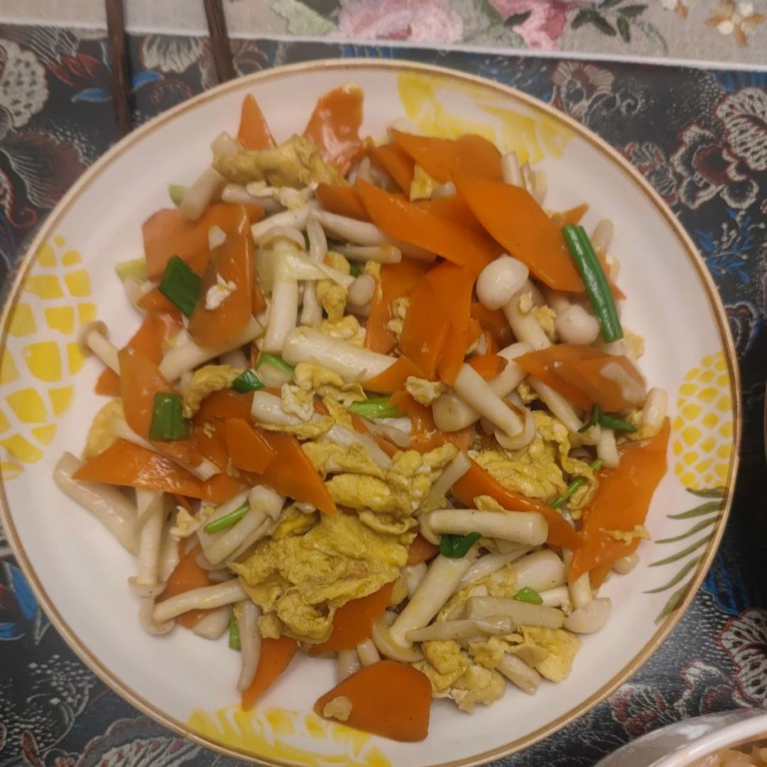 鸡蛋炒海鲜菇