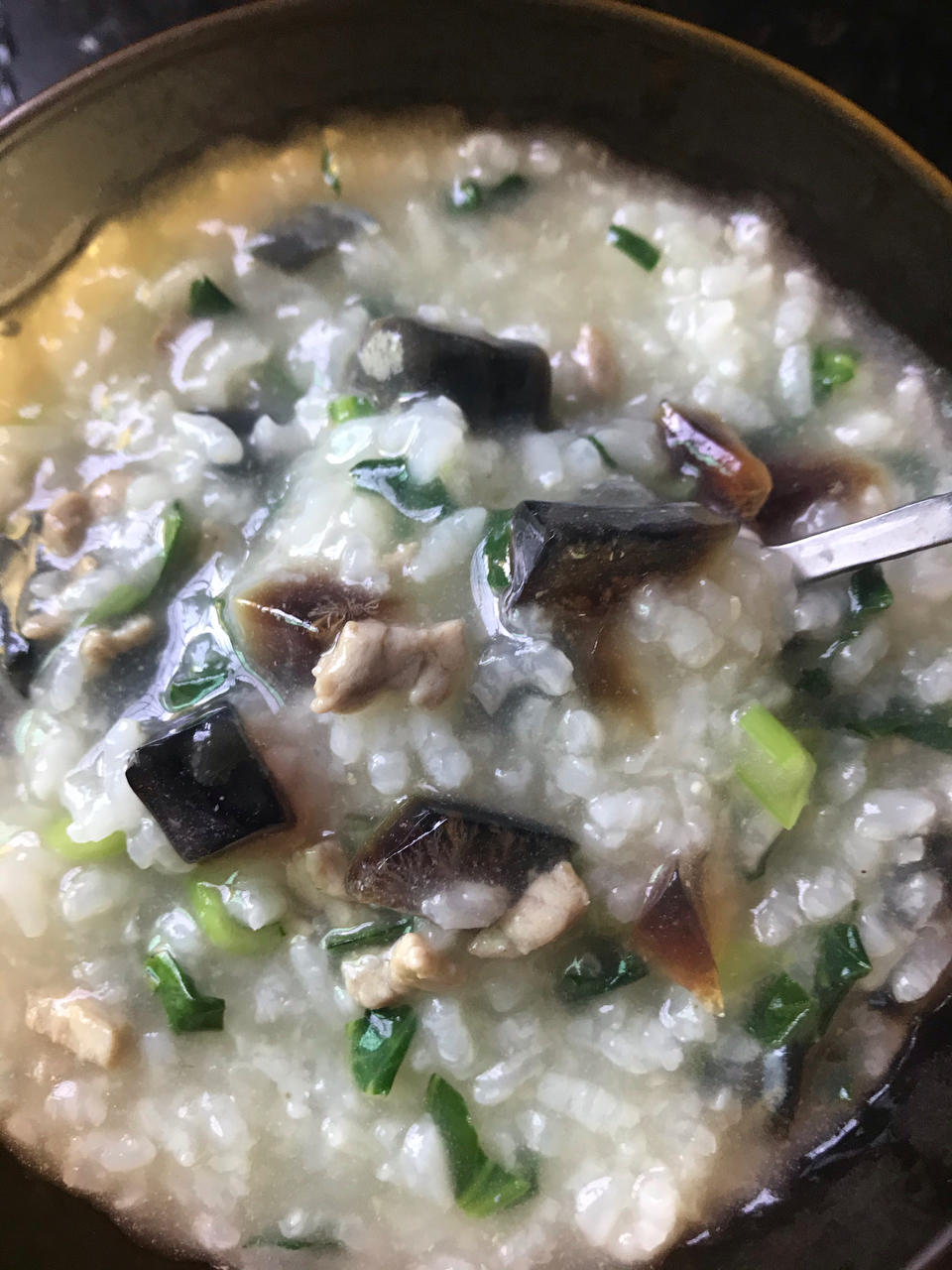妈妈👩教我做的皮蛋瘦肉粥🥣简单快捷美味😋